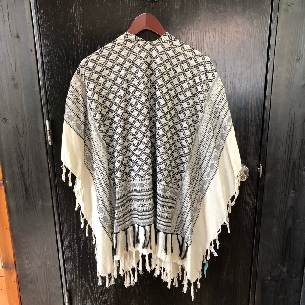 Aztec Style Shawl - Picture 2 of 4
